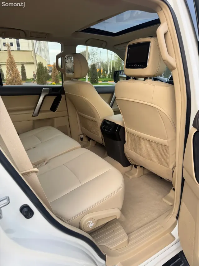Toyota Land Cruiser Prado 2015 · 4.0 AT