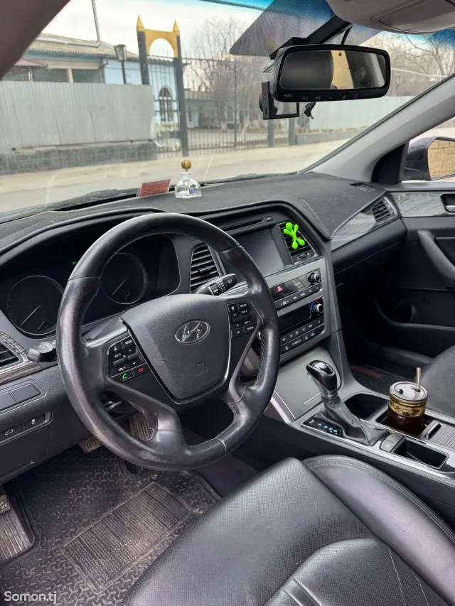 Hyundai Sonata 2015 · 2.0 AT