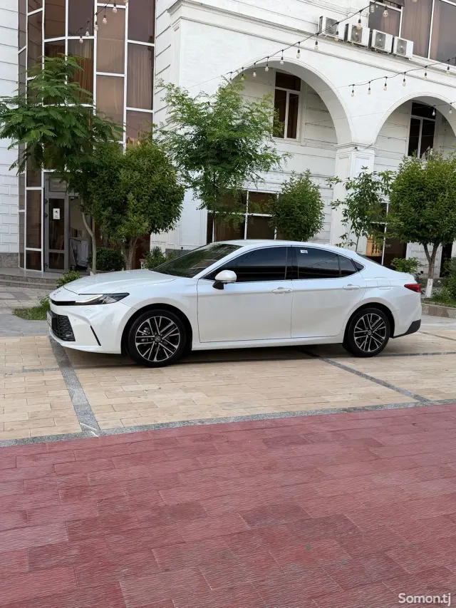 Toyota Camry 2025 · 2.5 AT