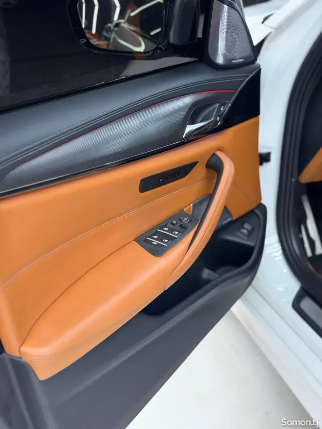 BMW M5 2019 · 4.4 AT