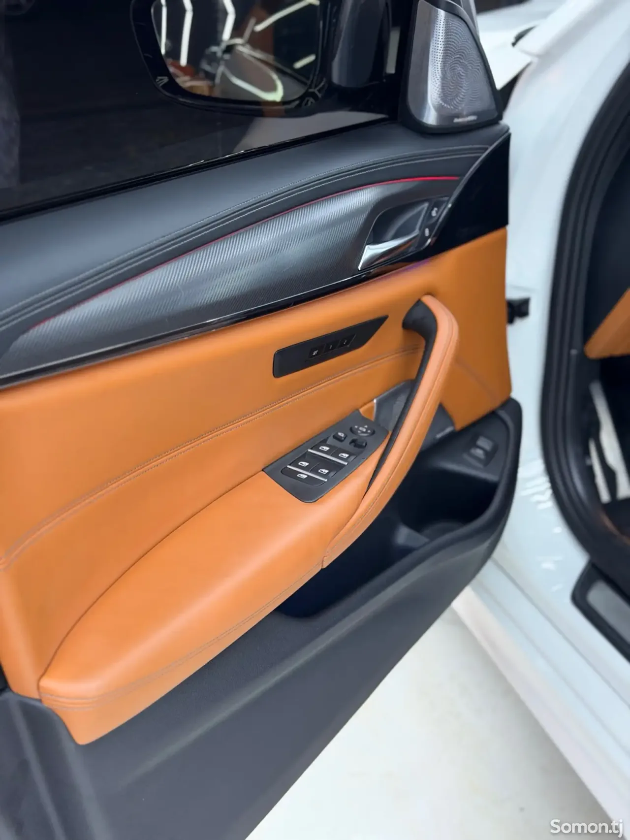 BMW M5 2019 · 4.4 AT