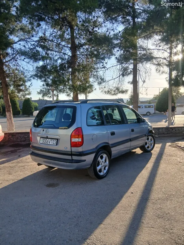 Opel Zafira 2002 · 2.2 MT