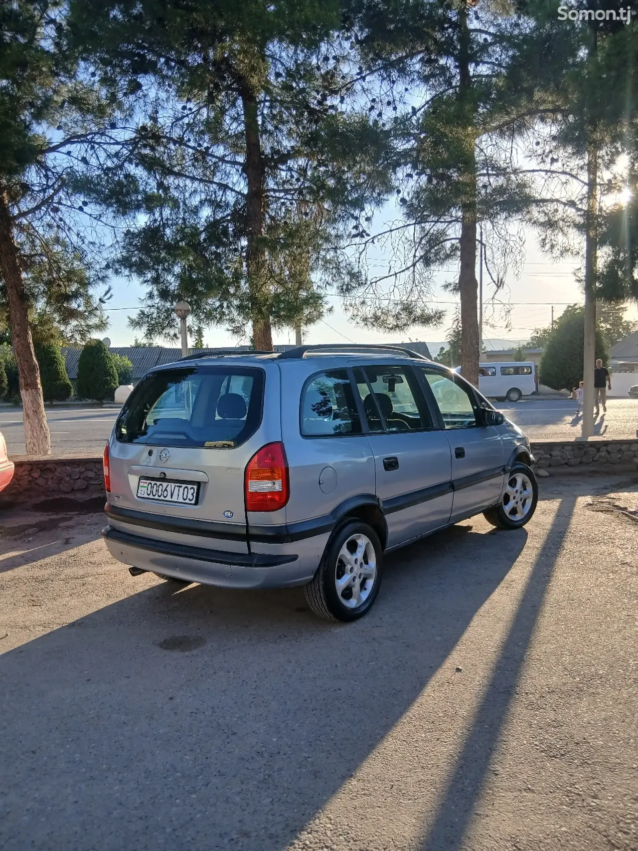 Opel Zafira 2002 · 2.2 MT
