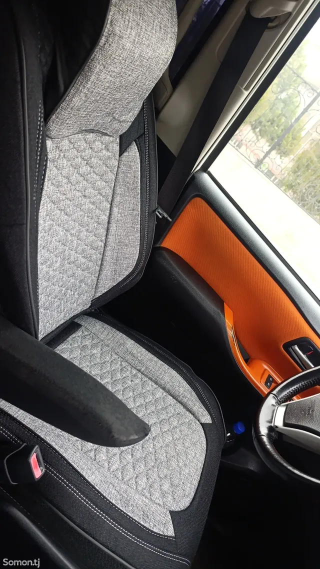 Toyota Voxy 2014 · 1.8 AT