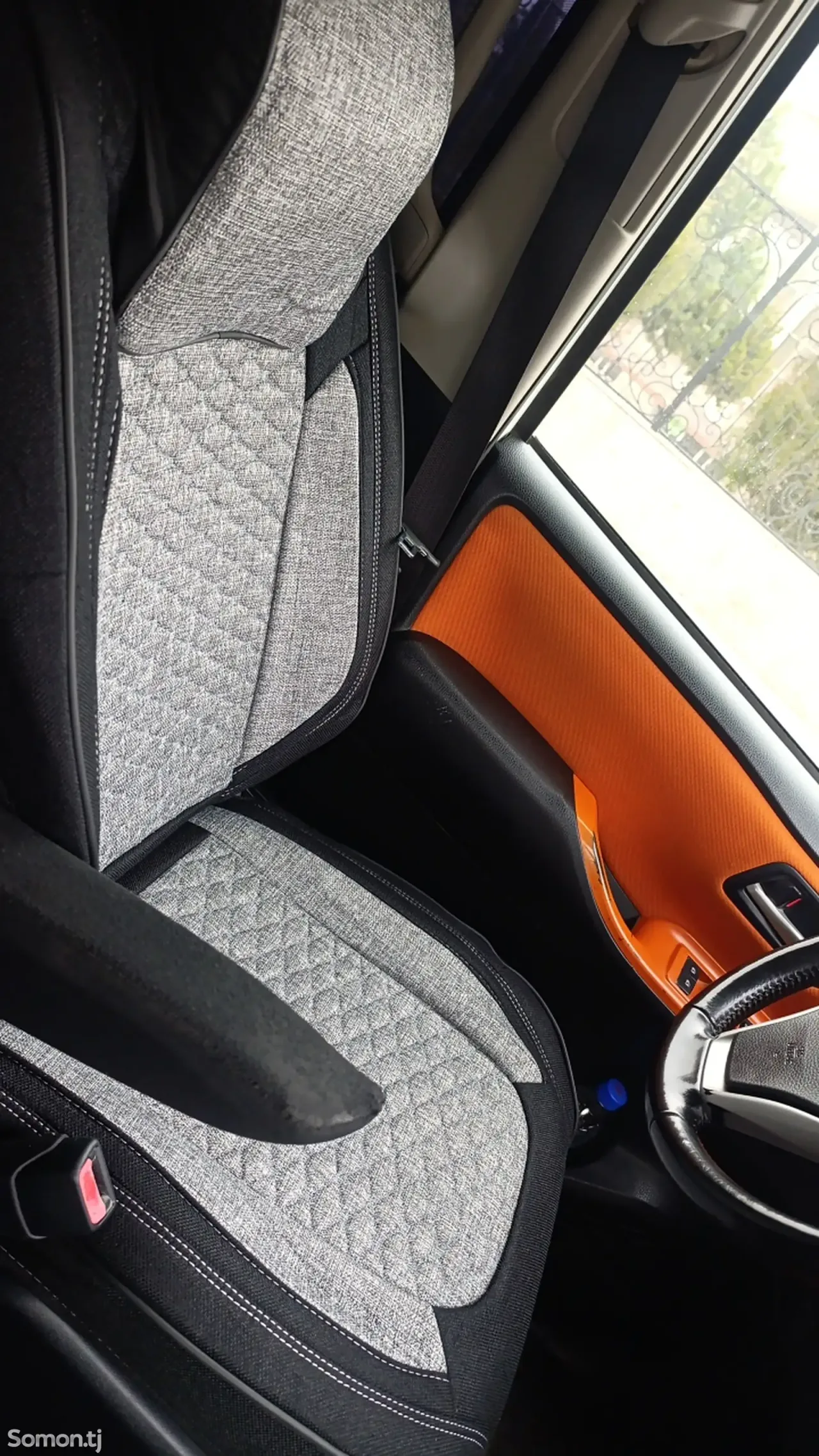 Toyota Voxy 2014 · 1.8 AT