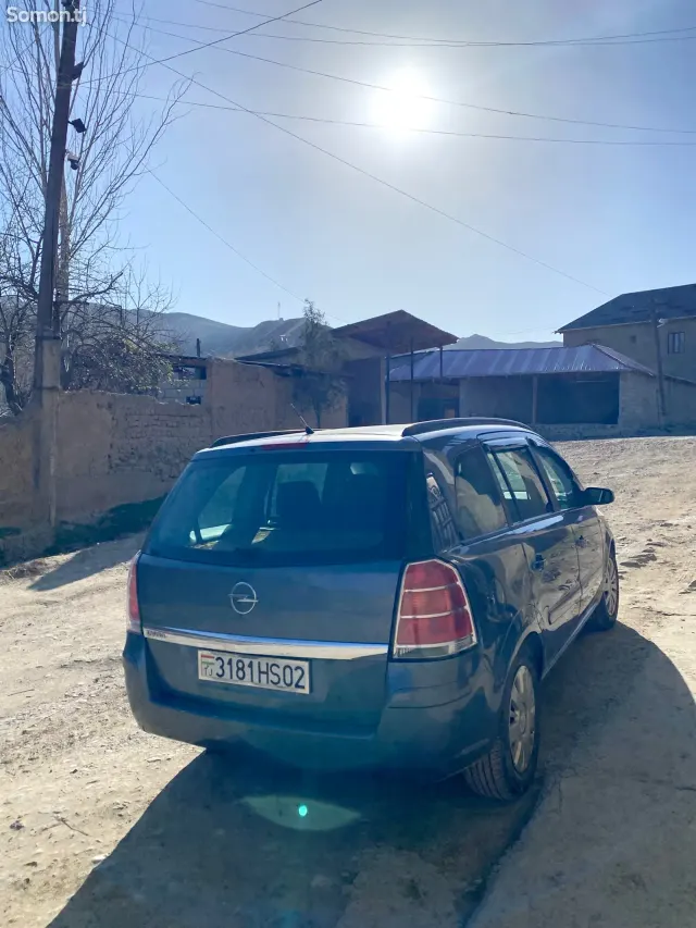 Opel Zafira 2006 · 1.8 MT
