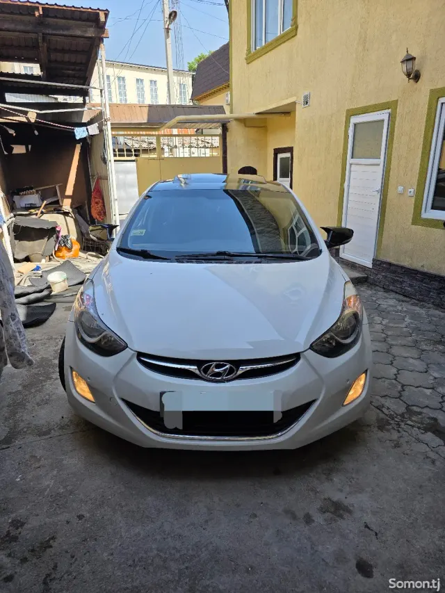 Hyundai Avante 2013 · 1.6 AT