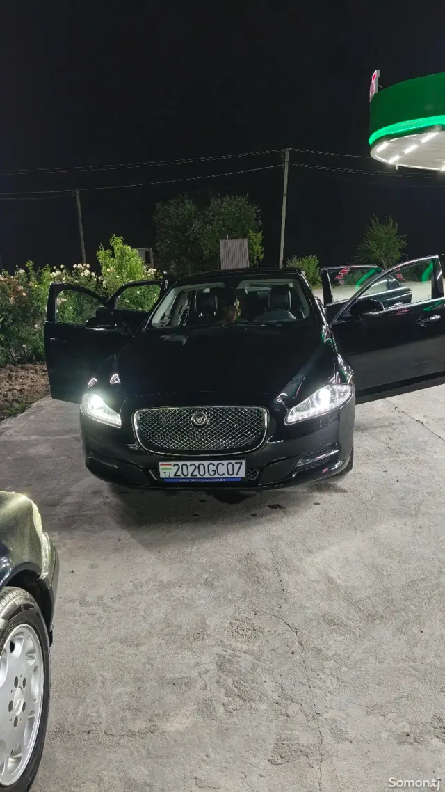 Jaguar Другая модель 2012 · 3.0 AT