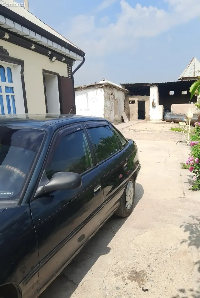 Opel Astra F 1994 · 1.6 MT