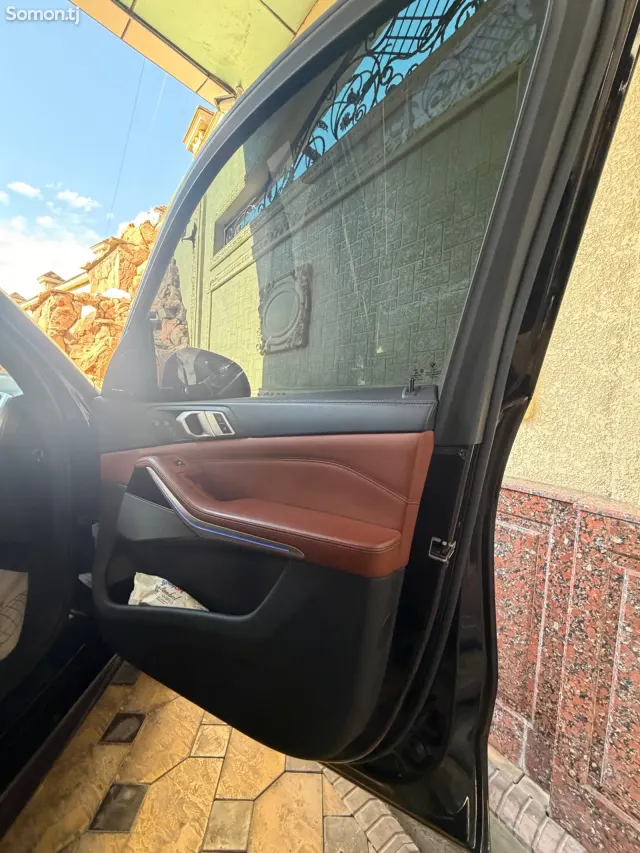 BMW X5 2019 · 4.4 AT