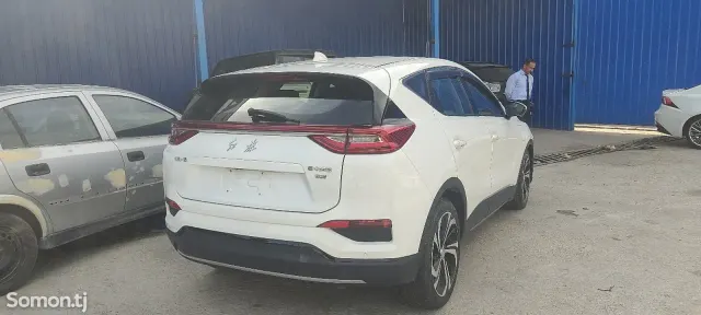 Hongqi E-HS3 2019 · AT