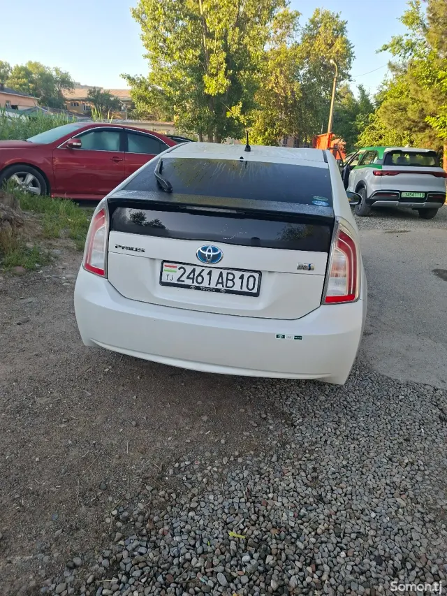 Toyota Prius 2014 · 1.8 AT