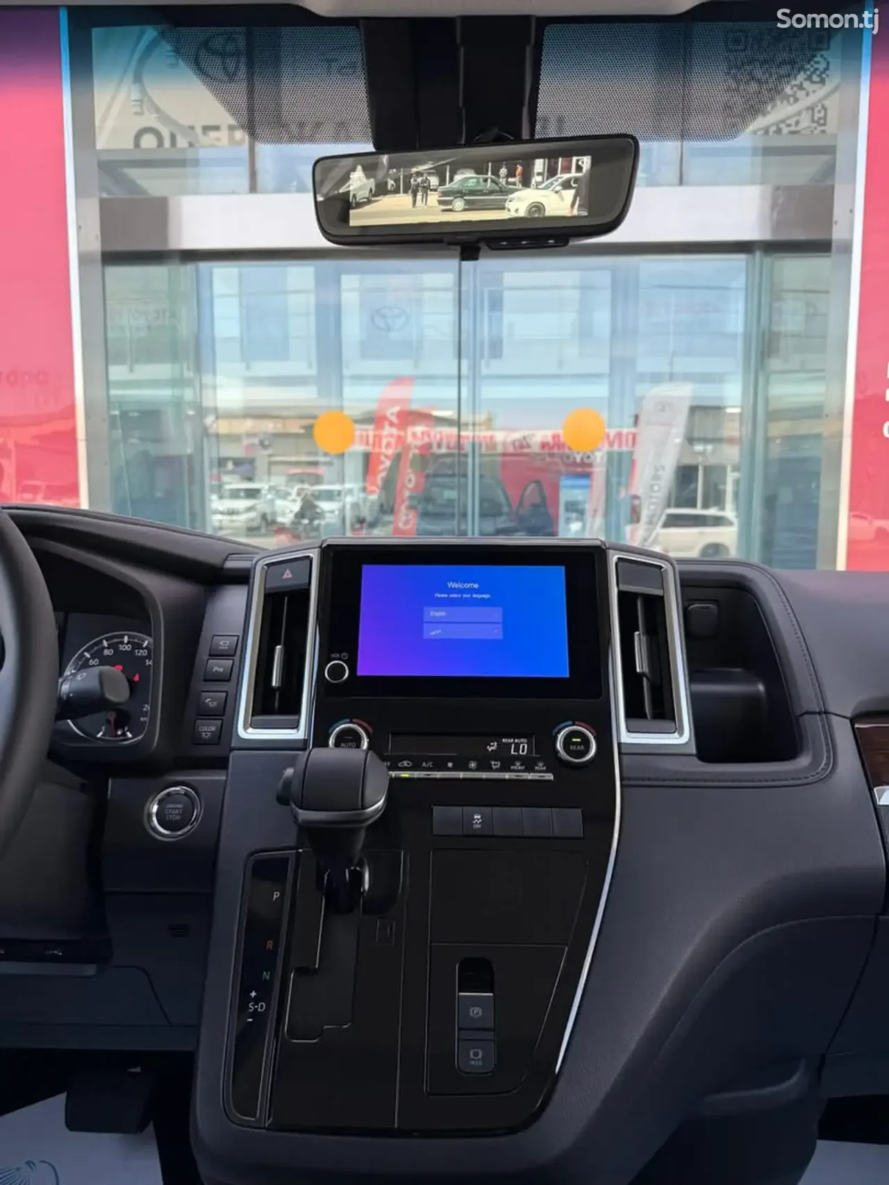 Toyota HiAce 2025 · 3.5 AT