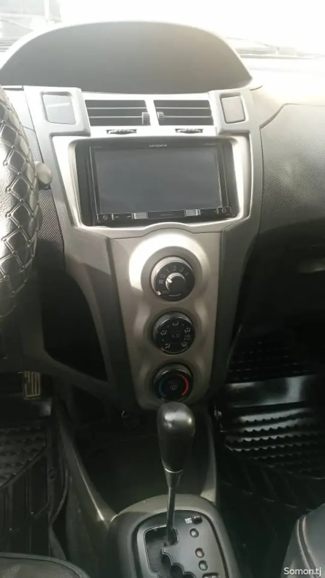 Toyota Vitz 2009 · 1.3 AT