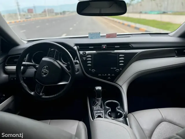 Toyota Camry 2020 · 2.5 AT
