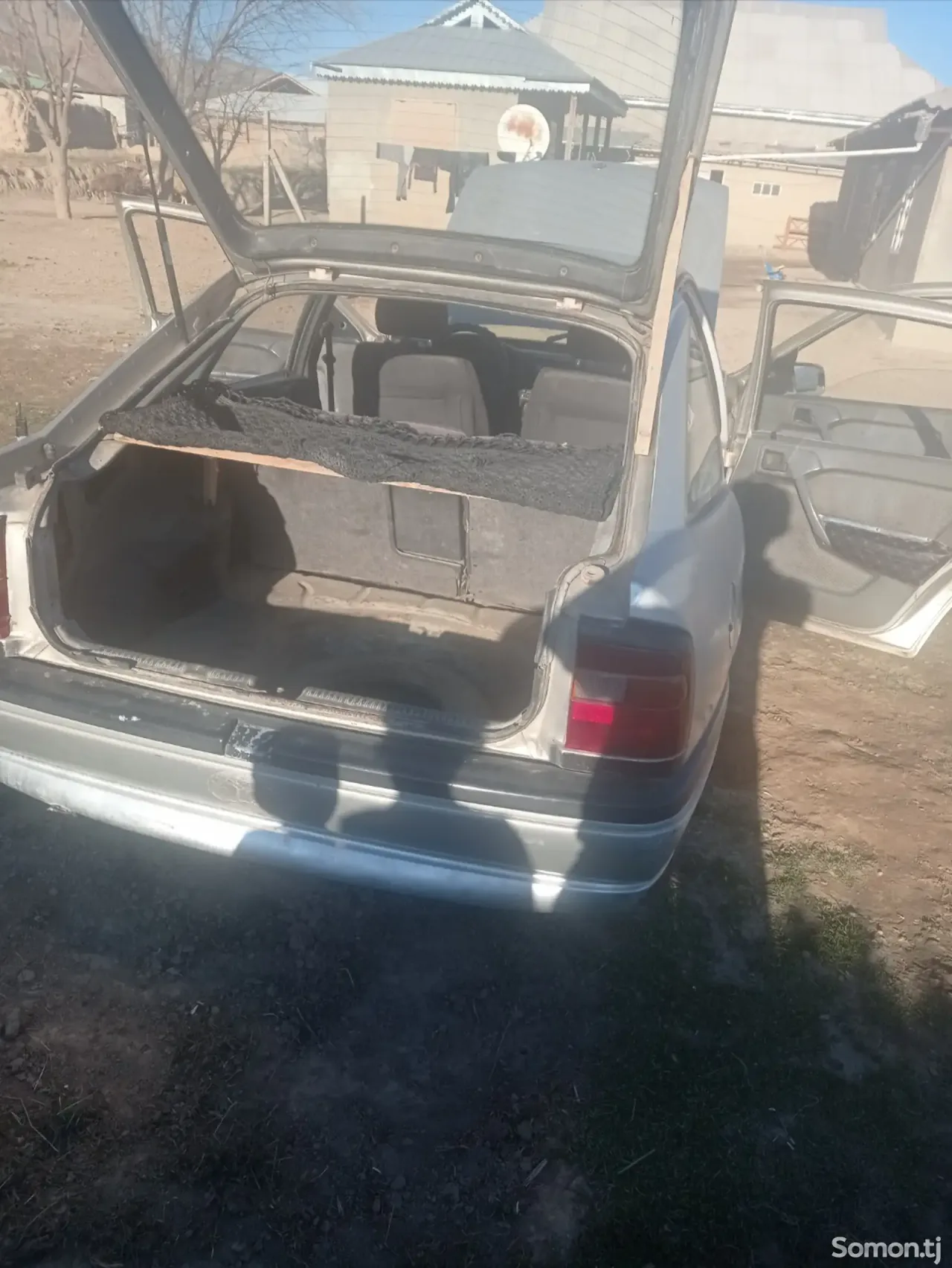 Opel Vectra A 1994 · 1.6 MT