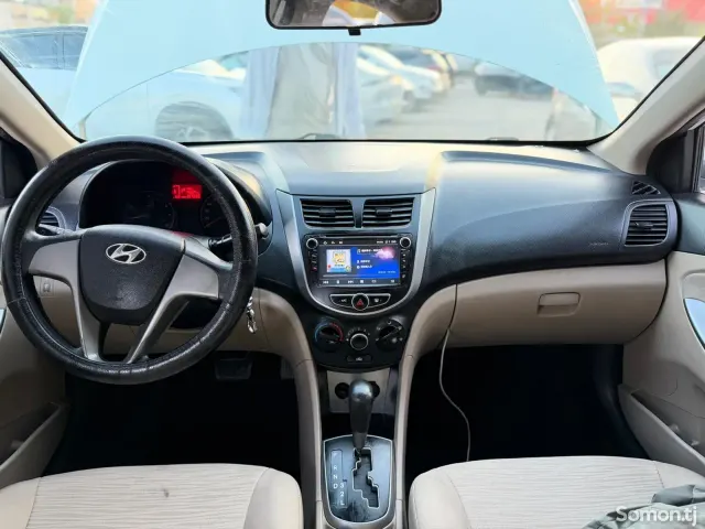 Hyundai Verna 2014 · 1.4 AT