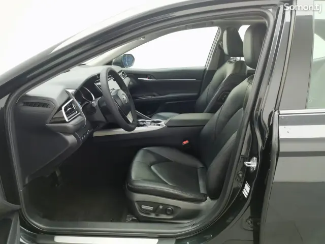 Toyota Camry 2019 · 2.5 AT