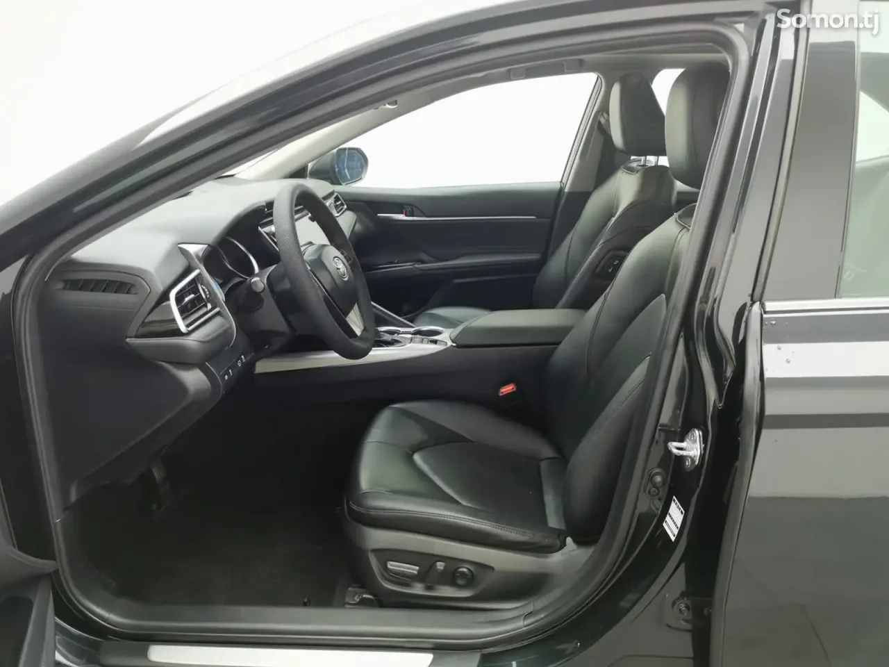 Toyota Camry 2019 · 2.5 AT