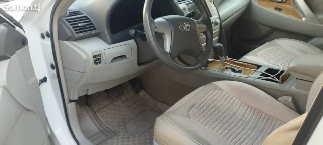 Toyota Camry 2007 · 2.4 AT