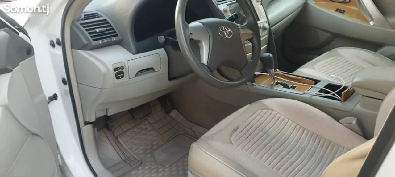 Toyota Camry 2007 · 2.4 AT