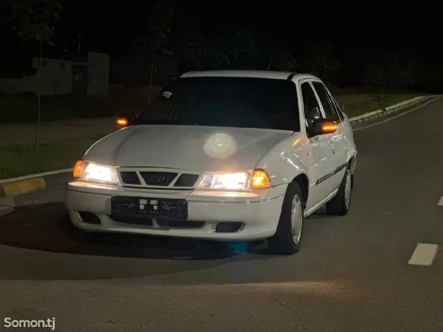 Daewoo Nexia 1997 · 1.7 MT
