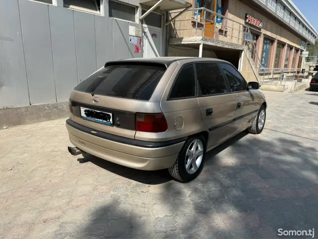 Opel Astra F 1998 · 1.6 AT