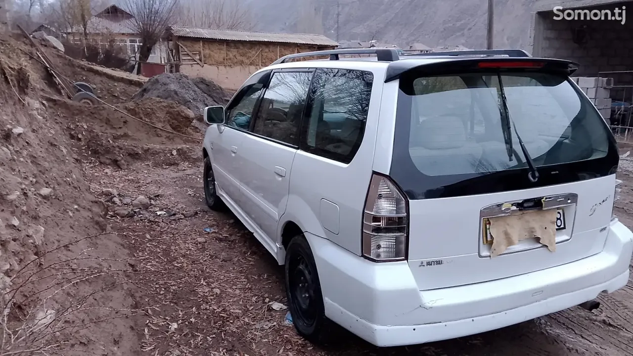 Mitsubishi Grandis 1998 · 2.4 AT