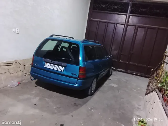 Opel Astra F 1994 · 1.6 MT