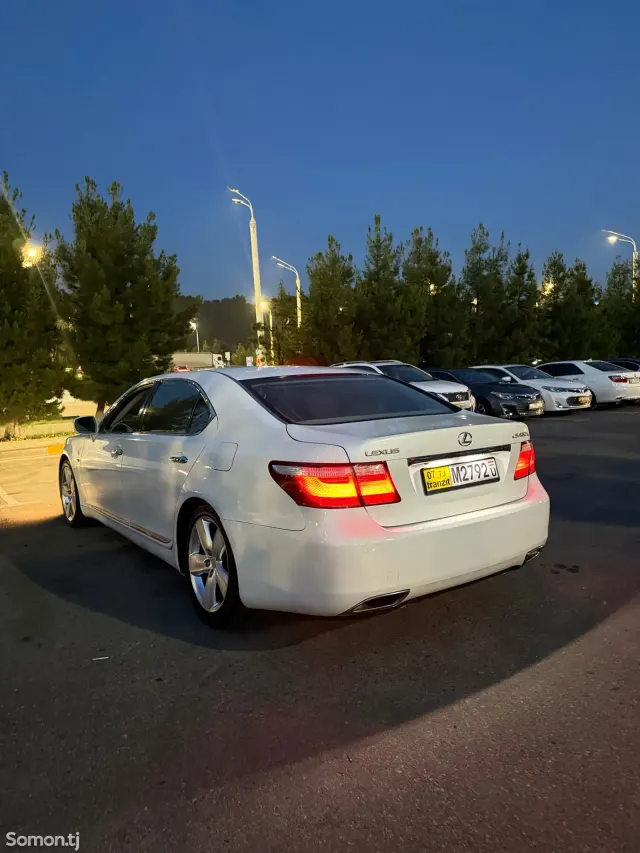 Lexus LS series 2009 · 4.6 AT
