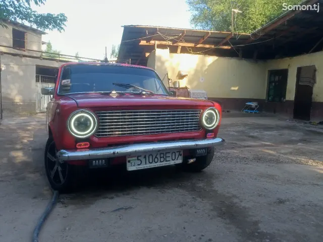Lada (ВАЗ) 2101 1983 · 0.5 MT