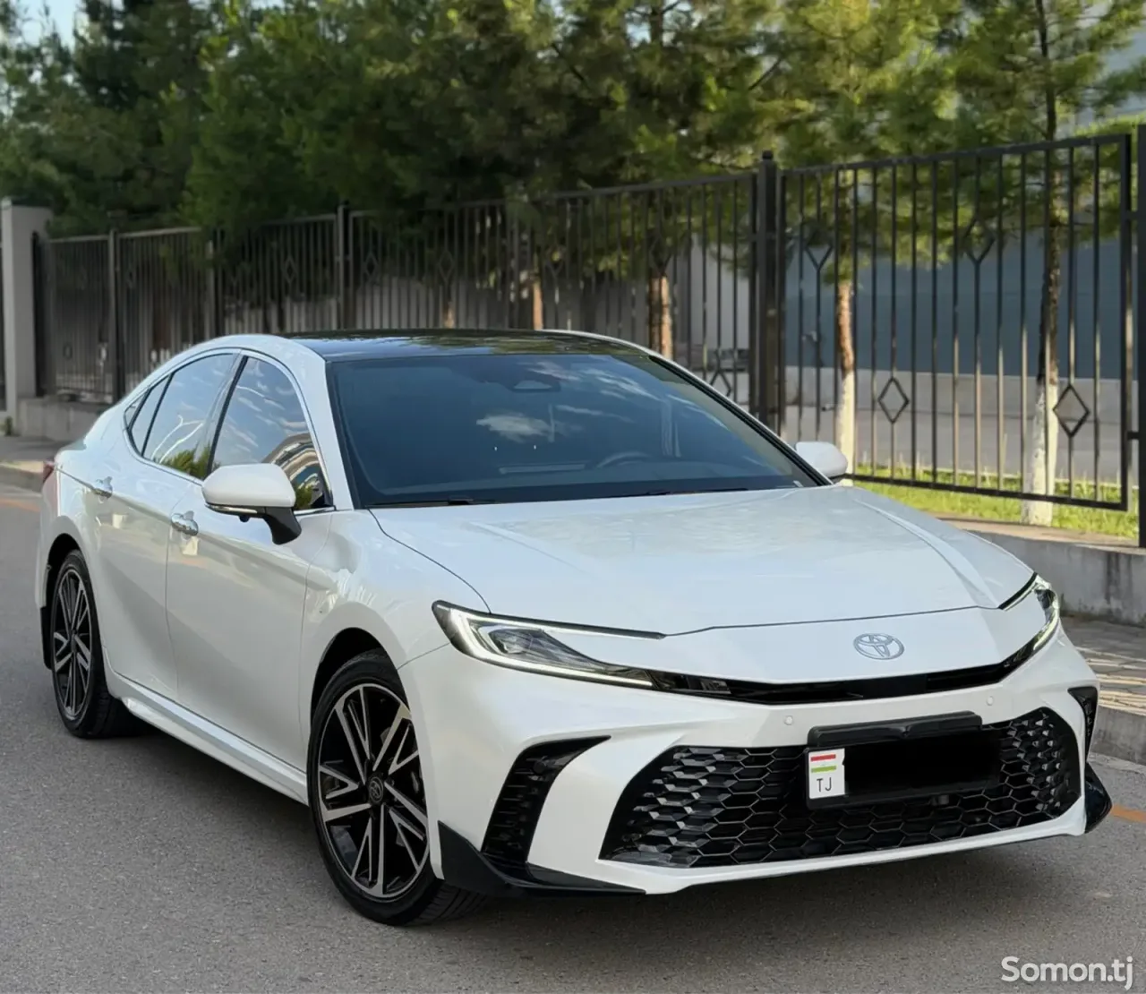 Toyota Camry 2025 · 2.0 AT