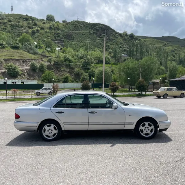 Mercedes-Benz E class 1997 · 2.0 AT