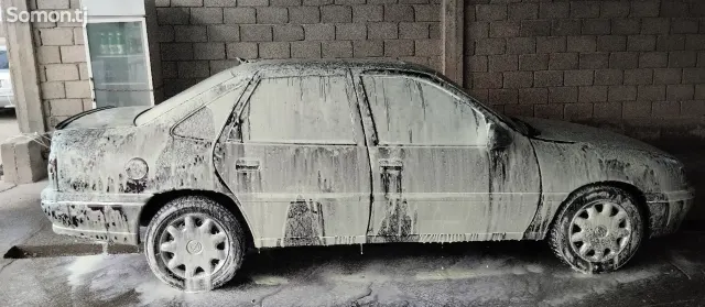 Opel Vectra A 1994 · 1.6 MT