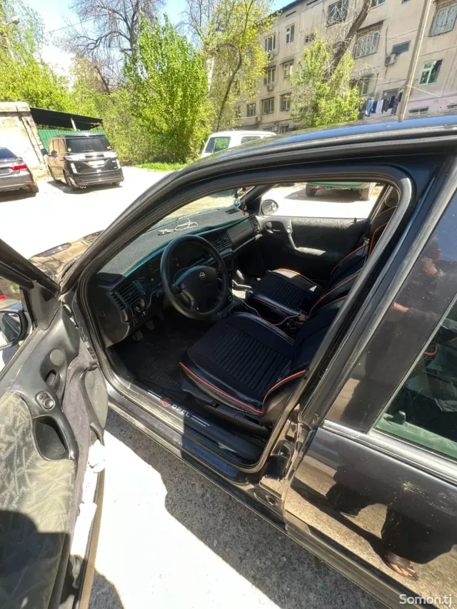 Opel Vectra B 1997 · 1.8 MT