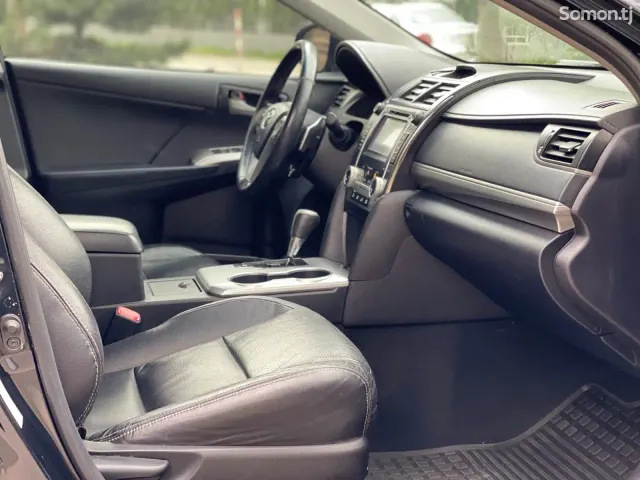 Toyota Camry 2014 · 2.5 AT