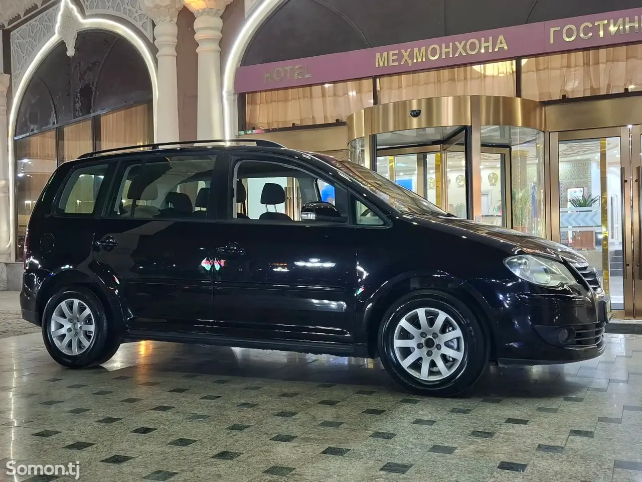 Volkswagen Touran 2007 · 1.4 MT