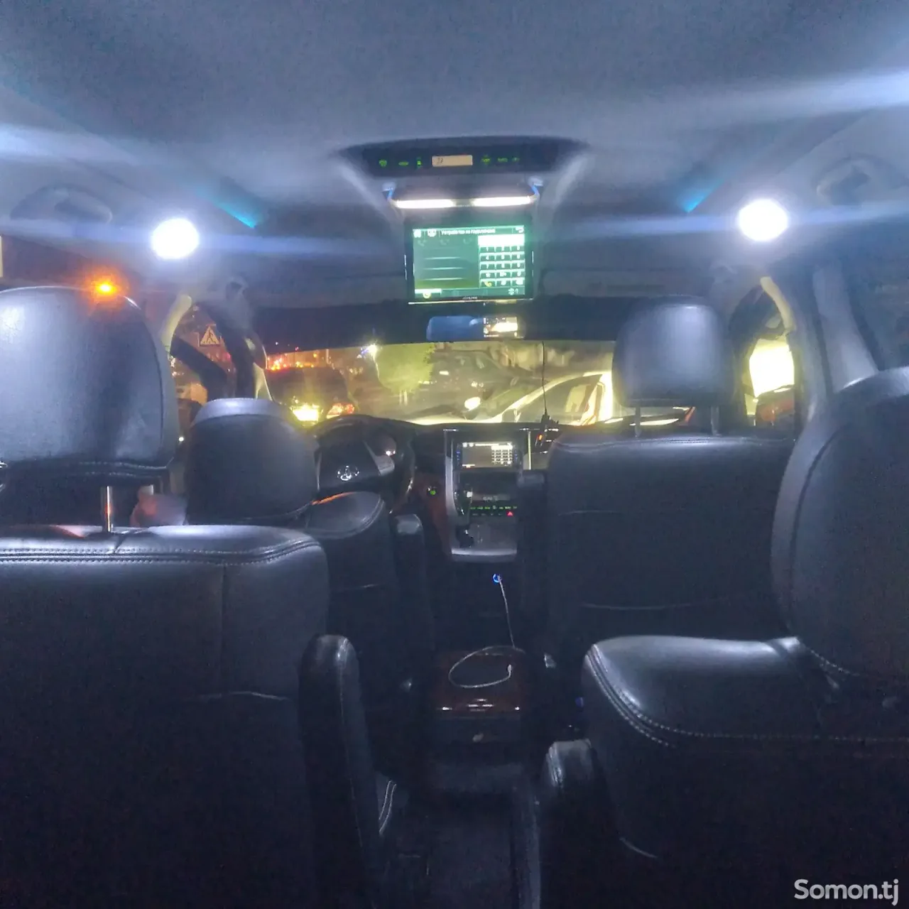 Toyota Vellfire 2010 · 2.4 AT