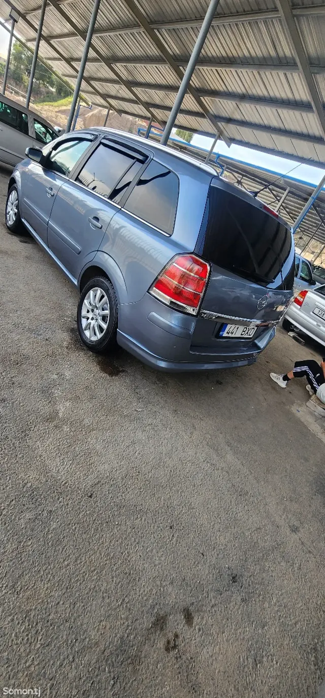 Opel Zafira 2007 · 1.9 MT