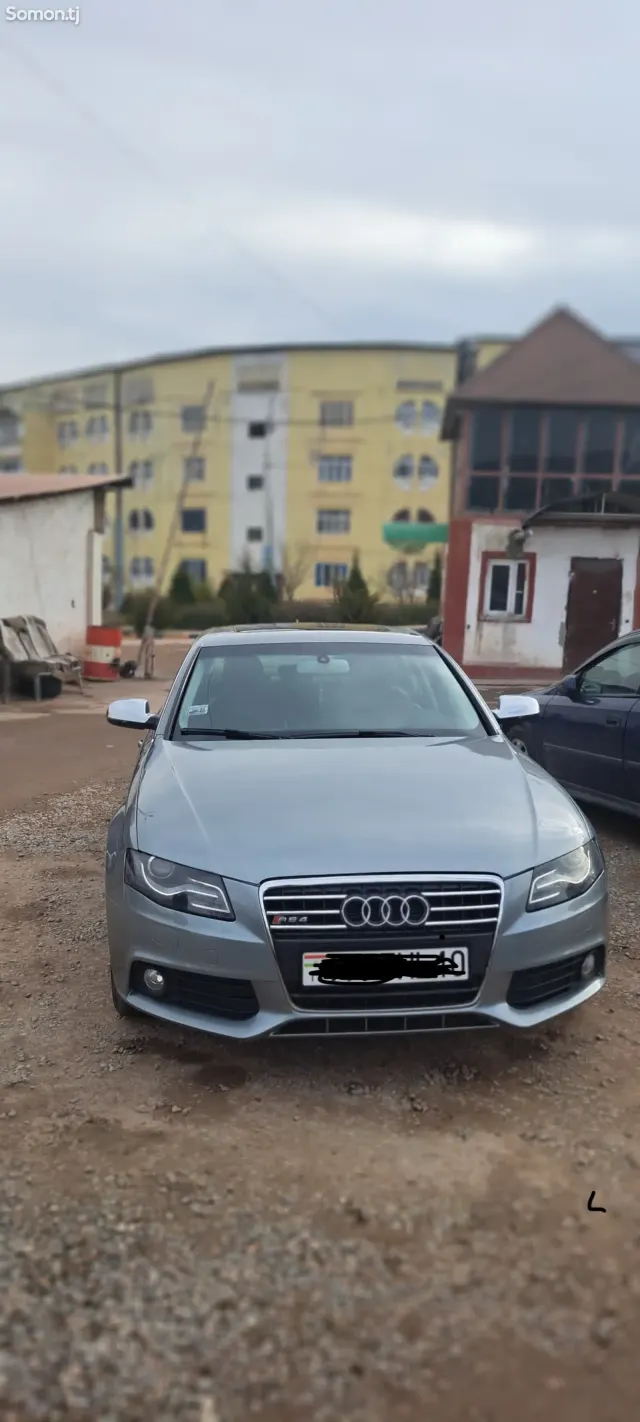 Audi RS4 2011 · 2.0 AT