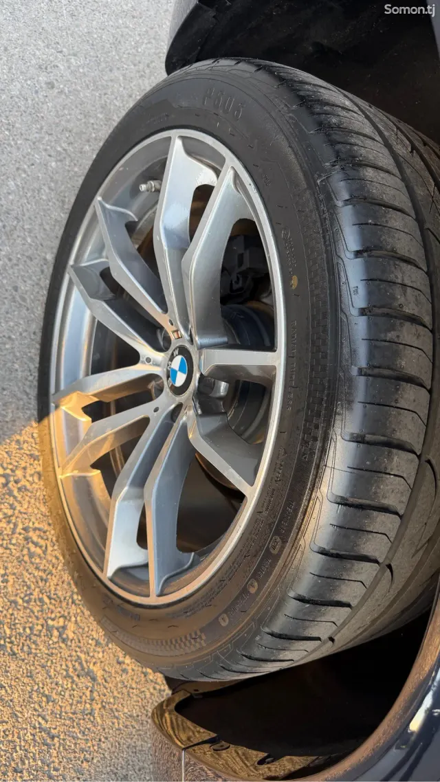 BMW X5 2016 · 3.0 AT