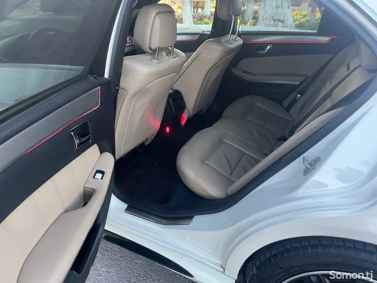 Mercedes-Benz E class 2011 · 3.5 AT