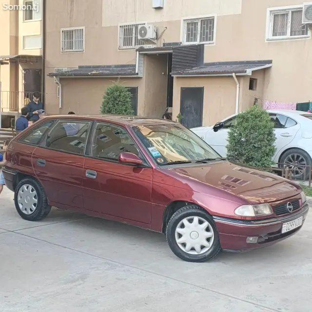 Opel Astra F 1997 · 1.6 MT
