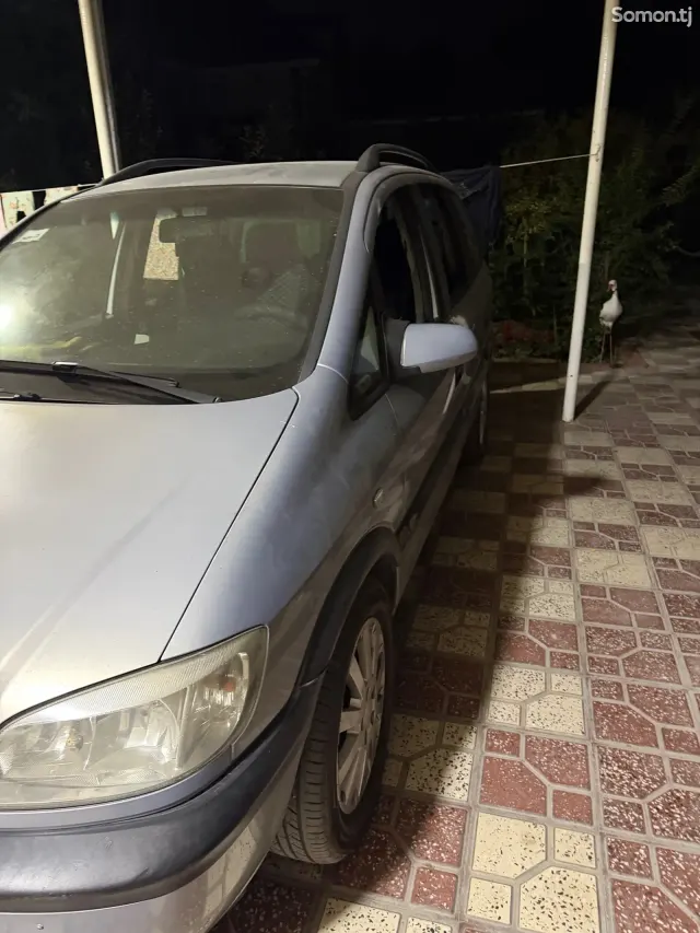 Opel Zafira 2003 · 2.2 AT
