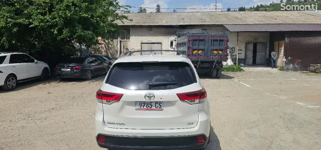 Toyota Highlander 2016 · 3.5 AT