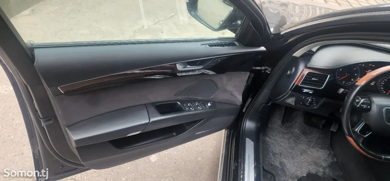 Audi A8 2013 · 3.0 AT
