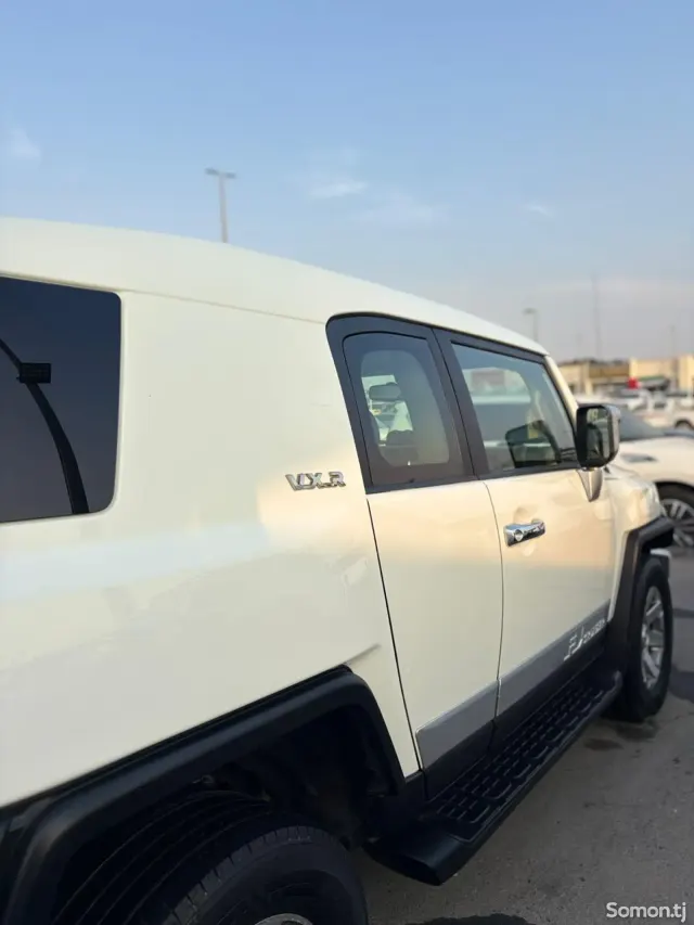 Toyota FJ Cruiser 2015 · 4.0 AT