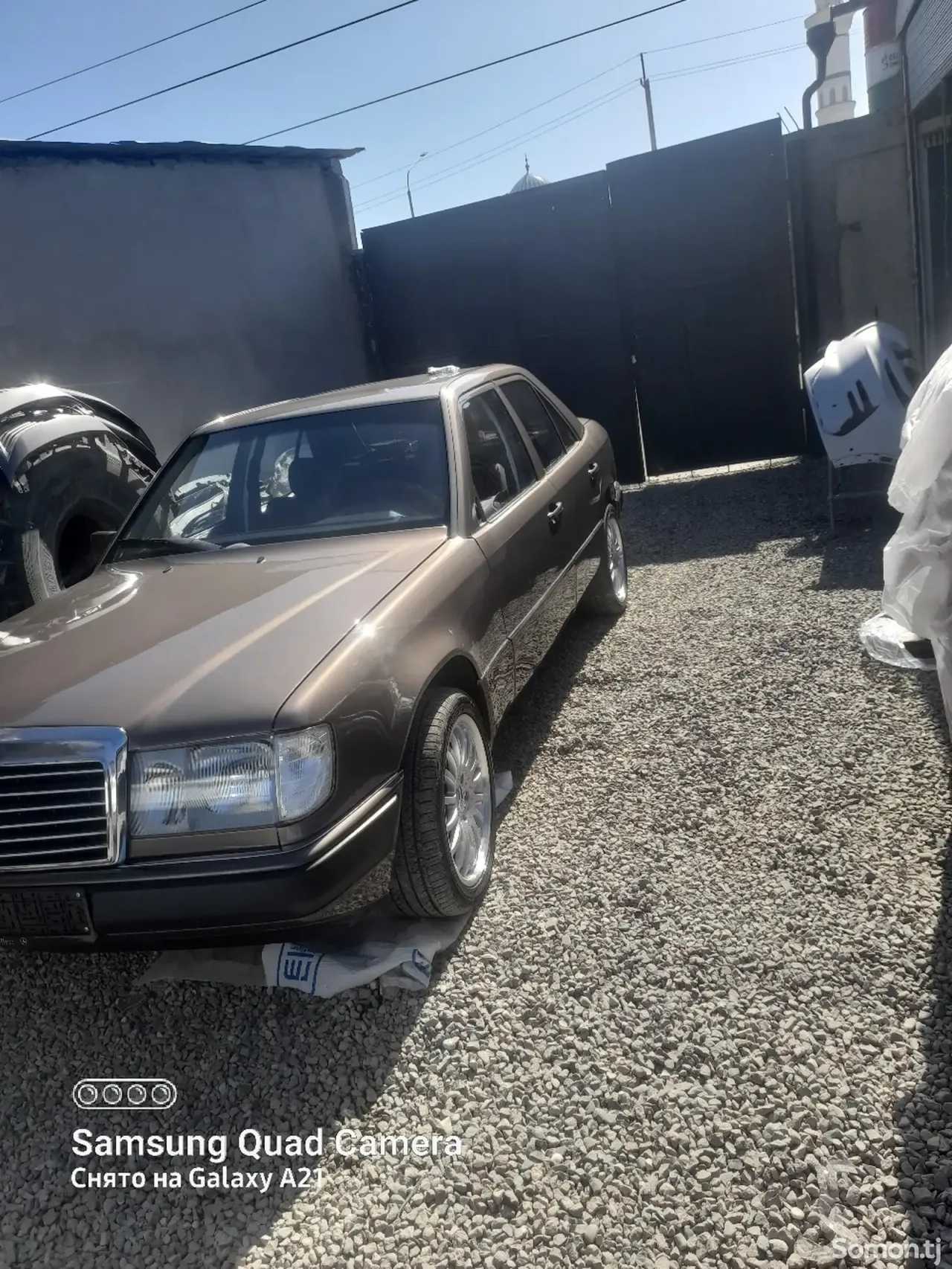 Mercedes-Benz W124 1988 · 2.0 MT
