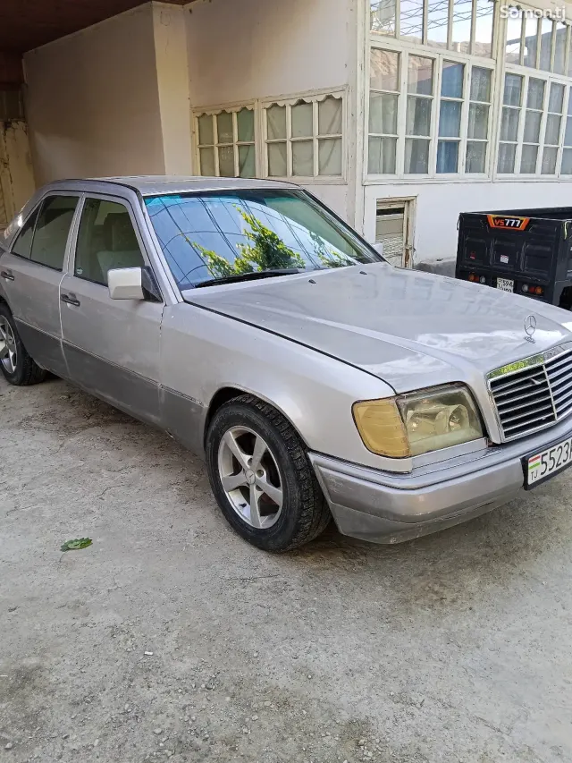 Mercedes-Benz W124 1993 · 1.6 MT