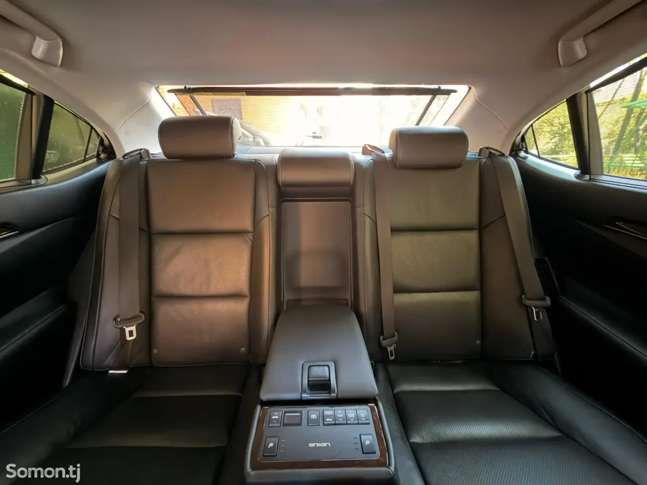 Lexus ES series 2015 · 2.5 AT